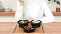 Yoo In Na pernah membintangi drakor hits lainnya, seperti Goblin dan Touch Your Heart. Ia juga kerap tampil sebagai bintang iklan, begini posenya bersama makanan khas Korea. Foto: Instagram @amazingyooinna @yooinna065