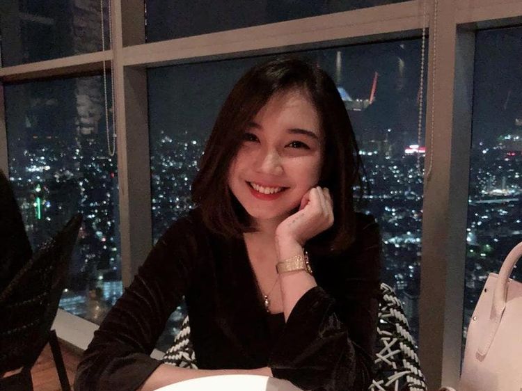 Pose Menggemaskan Yuri Eks JKT48 saat Memasak dan Kulineran