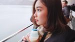 Pose Menggemaskan Yuri Eks JKT48 saat Memasak dan Kulineran