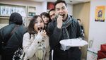 Pose Menggemaskan Yuri Eks JKT48 saat Memasak dan Kulineran