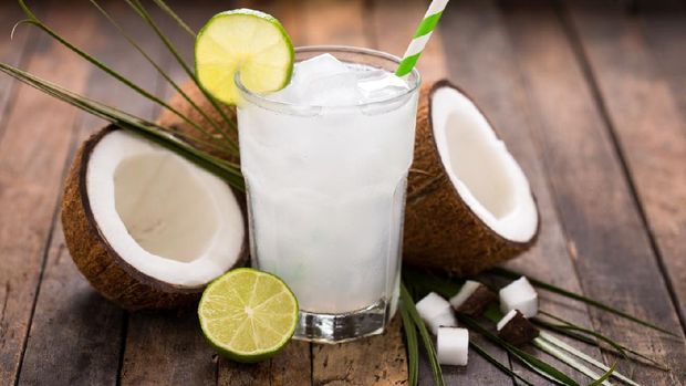 Air Kelapa Tua Punya Nutrisi Berlimpah