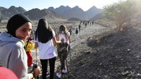 Acara Womens Adventure Hatta dimulai dengan mendaki melalui pegunungan lalu mengayuh kayak, dan diakhiri dengan makan siang yang mewah.  