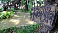 Penampakan kolam yang berada di Taman Tomang Rawa Kepa. 