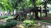 Suasana yang sejuk di taman itu membuat kawasan tersebut bagaikan oase menyejukan di tengah hiruk pikuk Kota Jakarta.