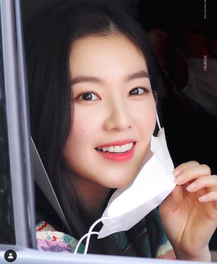 Cantiknya Irene ‘Red Velvet’ Saat Pose Bersama Minuman Favoritnya Cantiknya Irene ‘Red Velvet’ Saat Pose Bersama Minuman Favoritnya
