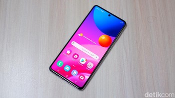Ponsel ini ditenagai oleh Snapdragon 730G dan RAM 8 GB dan ROM 128 GB.. Foto: Adi Fida Rahman/detikINET
