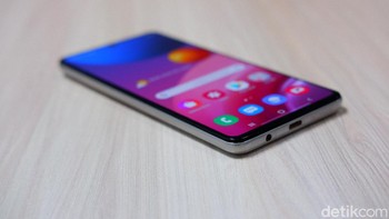 Galaxy M51 punya port audio 3,5 mm dan USB Type C. Foto: Adi Fida Rahman/detikINET