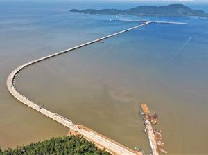 Ini Dia Jembatan Penghubung Dermaga Terpanjang di Indonesia