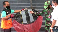 Dia menerangkan pihaknya sudah membentuk satgas khusus. Tugas satgas ini menindak benda terbang yang melintas di area aerodrome bandara, sekaligus memberikan edukasi kepada orang yang menerbangkan benda tersebut. Dia pun menduga banyaknya layang-layang yang ditemukan di area bandara Adisutjipto karena masyarakat mulai jenuh. Terlebih di masa pandemi COVID-19 ini banyak yang berkegiatan di rumah, termasuk anak-anak.