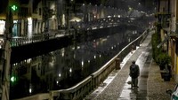 Navigli merupakan kawasan populer yang dipenuhi restoran dan bar.