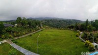 Di sepanjang perjalanan terutama saat memasuki Desa Padangbenghar, pengunjung akan disuguhkan pemandangan indah area persawahan dan bebatuan vulkanik besar. (Bima Bagaskara/detikcom)