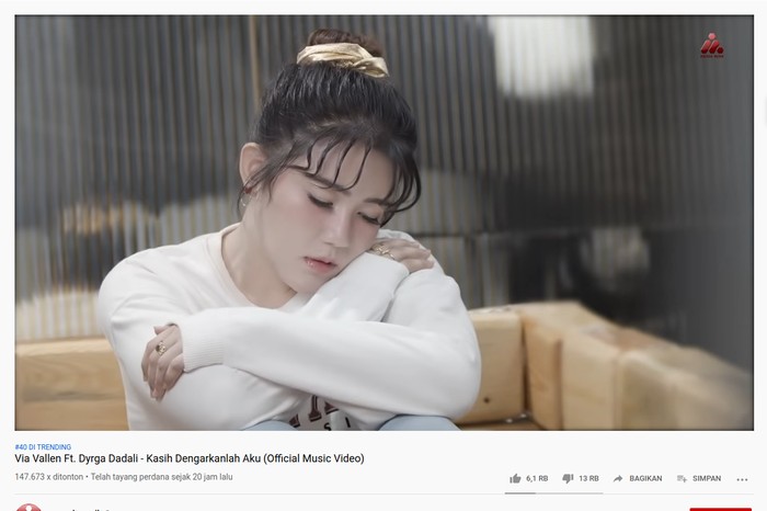 Kemiripan Video Klip Via Vallen Terbaru dan IU! Kemiripan Video Klip Via Vallen Terbaru dan IU!