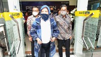 Direktur Utama PT Bank Tabungan Negara (Persero) Tbk Pahala N. Mansury (kanan) bersama Sekjen Kementerian Pekerjaan Umum dan Perumahan Rakyat (PUPR) Anita Firmanti Eko Susetyowati (tengah) dan Dirjen Penyediaan Perumahan  H. Khalawi (kiri) usai meresmikan lokasi baru Kantor Cabang Pembantu Bank BTN di Kementerian PUPR di Jakarta. Foto: dok. Kemen PUPR