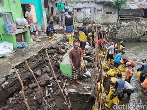 Dapur-Kamar Mandi Kontrakan di Bandung Hancur Gegara Kirmir Ambrol