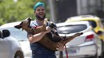 Kuda hingga Kambing Jadi Teman Para Lansia di Brasil Saat Pandemi