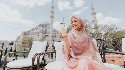 Kurma Muda dan Jus Lemon, Kudapan Favorit Oki Setiana Dewi