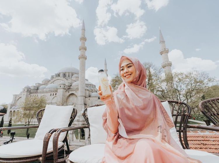 Kurma Muda dan Jus Lemon, Kudapan Favorit Oki Setiana Dewi