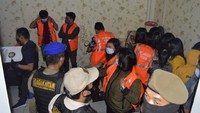 Menurut Kepala Seksi Penyelidikan dan Penyidikan Satpol PP Kota Tangsel Muksin Al Fachry, saat menggerebek tempat tersebut, pihaknya menemukan 16 wanita. Sebanyak 15 bekerja sebagai terapis dan satu orang sebagai kasir. Istimewa/Dok. Satpol PP Tangsel.