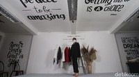 Fashion show tersebut digelar secara daring guna mencegah penyebaran virus Corona.