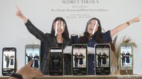 Berbagai macam koleksi yang dipamerkan tersebut untuk memenuhi kebutuhan wanita karir.