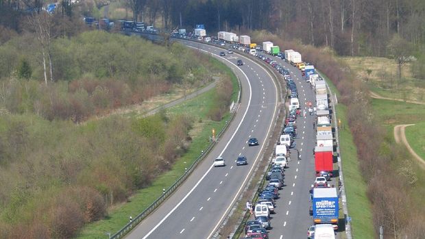 Macet di Jalan Tol Jerman