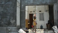 Terkait dengan kerusakan akibat puting beliung tersebut, Badan Penanggulangan Bencana Daerah (BPBD) Kota Bekasi, Jawa Barat pun diketahui masih terus mendata kerusakan yang diakibatkan angin puting beliung di Kelurahan Kaliabang Tengah, Bekasi.