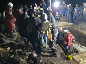 Sekeluarga Tewas Kebakaran di Tangerang Dimakamkan Satu Liang Lahat