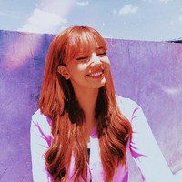 Shella Ganiswara jadi terkenal karena wajahnya yang mirip dengan Lisa Blackpink. Di hampir setiap kolom komentar postingannya di media sosial, selebgram tersebut selalu disamakan dengan Lisa. Foto: Instagram @itsegans