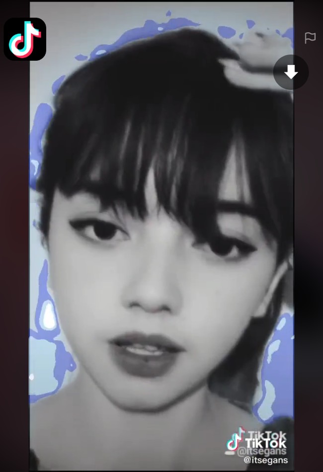 Dalam sebuah kolom komentar, Shella mengaku jika pernah ada anak kecilnya yang mengira dirinya Lisa Blackpink. Foto: TikTok @itsegans