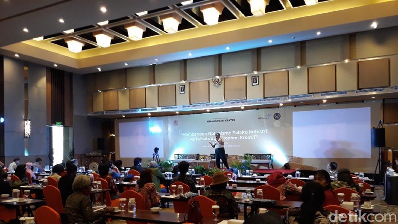 Suasana Seminar Pariwisata dan Ekonomi Kreatif yogyakarta Suasana Seminar Pariwisata dan Ekonomi Kreatif yogyakarta