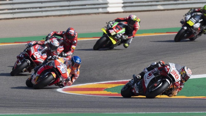 ALCANIZ, SPAIN - OCTOBER 18: Takaaki Nakagami of Japan and LCR Honda Idemitsu  leads the field  during the MotoGP race during the MotoGP of Aragon at Motorland Aragon Circuit on October 18, 2020 in Alcaniz, Spain. (Photo by Mirco Lazzari gp/Getty Images)