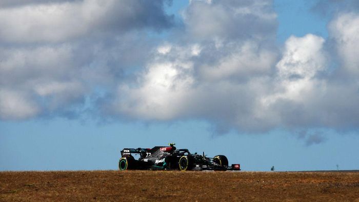 Valtteri Bottas PORTIMAO, PORTUGAL - OCTOBER 23: Valtteri Bottas of Finland driving the (77) Mercedes AMG Petronas F1 Team Mercedes W11 drives on track during practice ahead of the F1 Grand Prix of Portugal at Autodromo Internacional do Algarve on October 23, 2020 in Portimao, Portugal. (Photo by Rudy Carezzevoli/Getty Images)