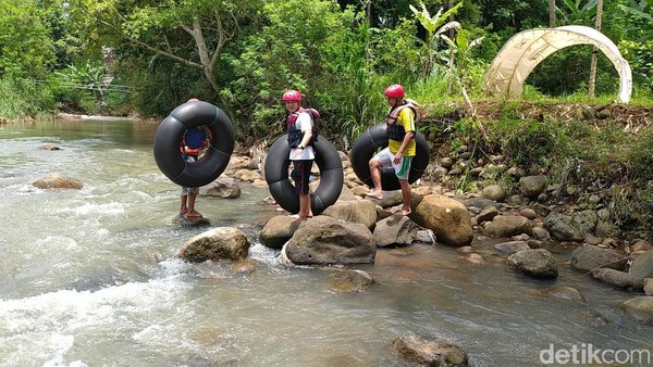 Kondisi air sungainya sendiri cukup jernih dan deras apabila setelah turun hujan. Panjang jarak tempuh sekitar 2,5 kilometer atau memerlukan waktu sekitar 2 jam untuk sampai finish. Kondisi air sungainya sendiri cukup jernih dan deras apabila setelah turun hujan. Panjang jarak tempuh sekitar 2,5 kilometer atau memerlukan waktu sekitar 2 jam untuk sampai finish.