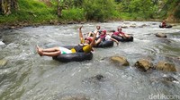 Kondisi trek yang dilalui cukup menantang dan berkelok. Setidaknya ada tujuh jeram yang akan membawa keseruan wisatawan seperti terbawa hanyut aliran sungai.