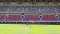 Stadion ini memiliki kapasitas sebesar lebih dari 40.000 penonton di mana seluruh fasilitas stadion ini telah berstandar internasional. Stadion ini terdiri dari 2 lapangan, yaitu lapangan utama dan lapangan pemanasan. Istimewa/Dok. PTPP.