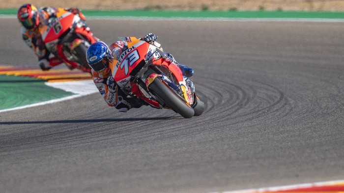 ALCANIZ, SPAIN - OCTOBER 24: Alex Marquez of Spain and Repsol Honda Honda leads the field during the qualifying for the MotoGP of Teruel at Motorland Aragon Circuit on October 24, 2020 in Alcaniz, Spain. (Photo by Mirco Lazzari gp/Getty Images)