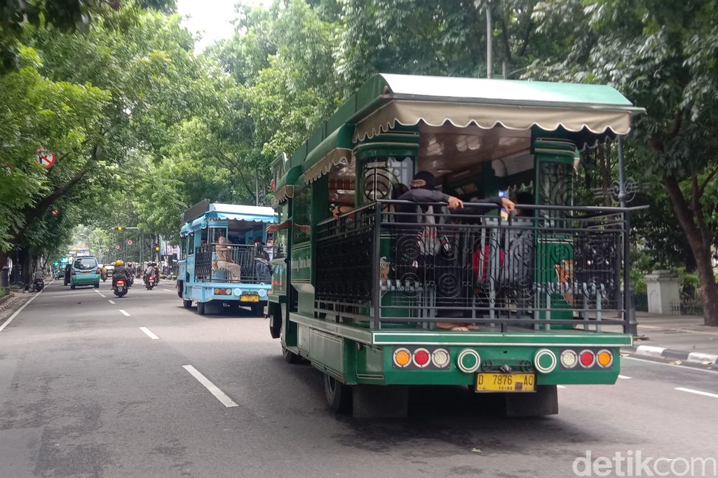 Bandung Tour On Bus (Bandros)