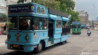 Traveler harus menggunakan masker, membawa sanitizer dan menjaga jarak, ya. 