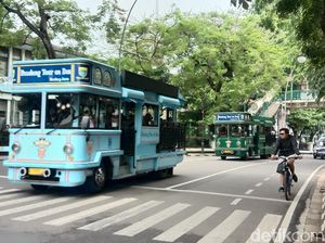 8 Bus Bandros Kawal Arak-arakan Kontingen Indonesia di SEA Games 2023