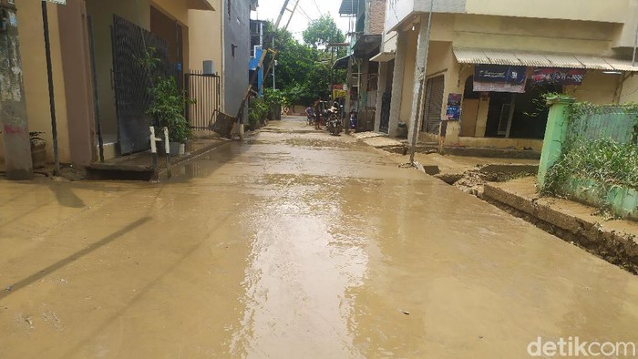 Banjir di Pondok Gede Permai surut, Minggu (25/10/2020) pukul 12.00 WIB (Arun/detikcom)