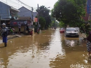 Video: Villa Jatirasa Bekasi Masih Tergenang
