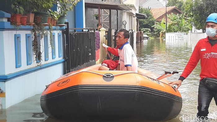Banjir rendam pemukiman di Kota Bogor.
