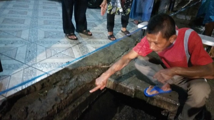 Bocah di Cimahi terperosok ke dalam drainase hingga terseret arus air sejah 700 meter.
