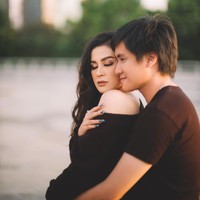 Prosesi akad nikah Kevin Aprilio dan Vicy Melanie akan berlangsung di pagi hari, tepatnya pukul 09.30. Rencana pernikahan dua sejoli ini sempat tertunda karena pandemi virus Corona. Seharusnya mereka telah menikah pada Mei 2020. Foto: Instagram/@vicymelanie