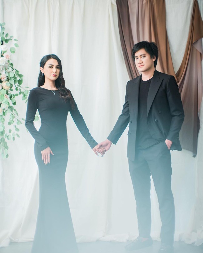 Kevin Aprilio dan Vicy Melanie akan menikah setelah empat tahun berpacaran. Kondisi pandemi COVID-19 membuat acara spesial tersebut berlangsung intim dan disiarkan secara live streaming. Foto: Instagram/@vicymelanie