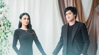 Di tahun ini, pandemi COVID-19 tak menghalangi janji suci antara Kevin Aprilio dan Vicy Melanie.  Foto: Instagram/@vicymelanie