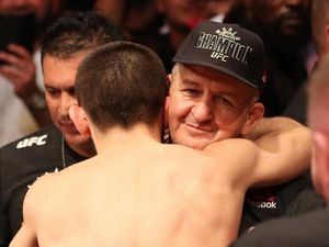 Pensiun, Khabib Nurmagomedov Memang Sudah Janji ke Ibu
