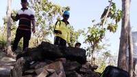 Baru-baru ini ditemukan sekitar 23 kubur batu di situs cagar budaya kubur batu manusia kalang, Desa Bleboh, Kecamatan Jiken, Blora. Lokasinya tidak terkumpul di satu titik. Namun menyebar di beberapa titik, tapi masih di wilayah desa Bleboh. (Febrian Chandra/detikcom)