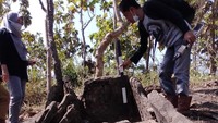 Jika di strata bawah biasanya dibekali alat-alat pertanian. Di strata tengah dibekali benda-benda logam perunggu. Benda-benda itulah yang dijarah oleh warga.  (Febrian Chandra/detikcom)