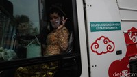 Namun pernikahan tersebut digelar di satu destinasi wisata Bendung Lepen, Sungai Gajah Wong, Yogyakarta.